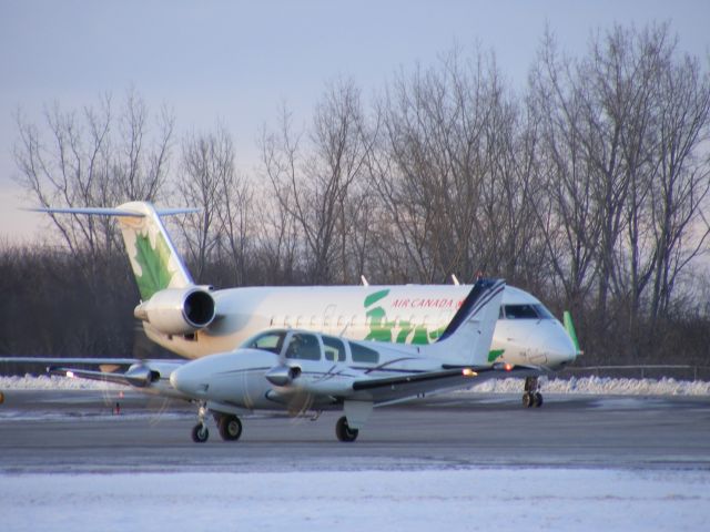 Beechcraft 55 Baron (C-GFFR) - taking to take off