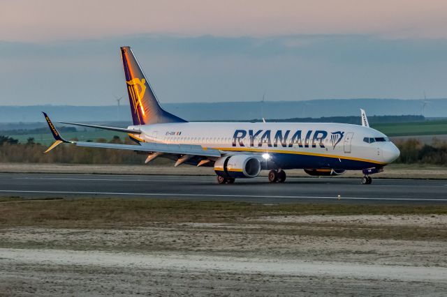 Boeing 737-700 (EI-GXK)
