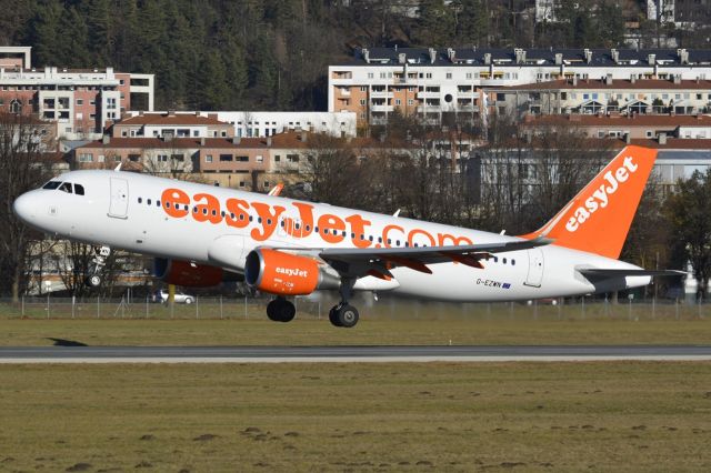 Airbus A320 (G-EZWN)