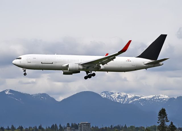 BOEING 767-300 (C-GCJN)