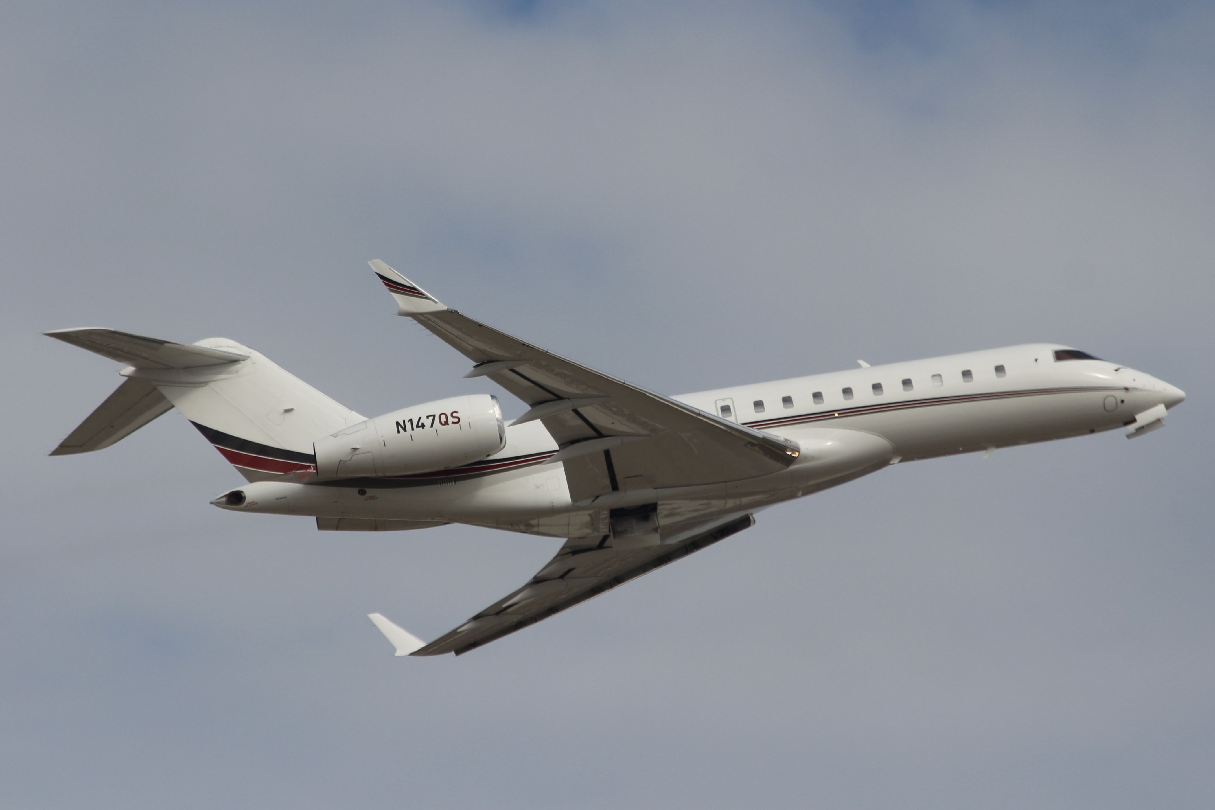 Bombardier Global Express (N147QS) - Dallas/Love Field 25NOV23.