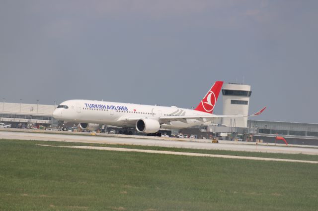 Airbus A350-900 (TC-LGI)