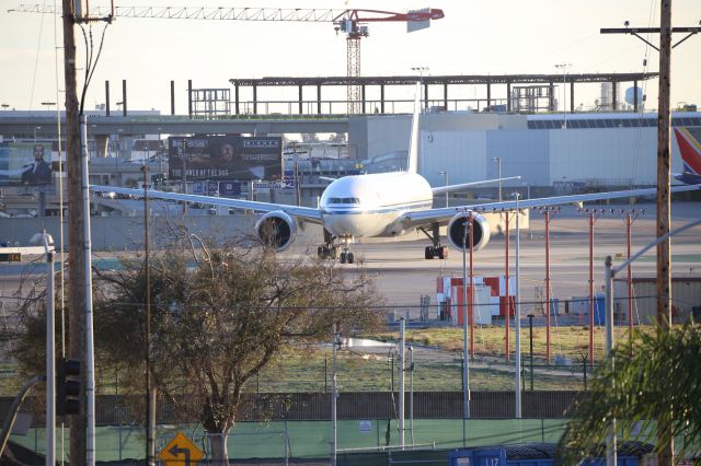 BOEING 777-300ER (B-1282)