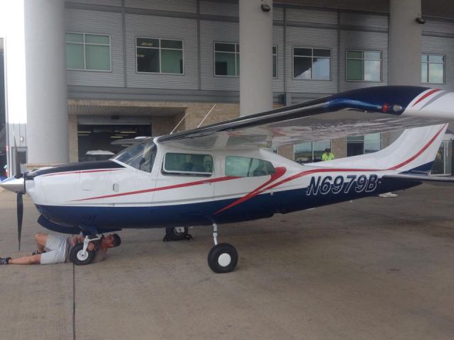 Cessna Centurion (N6979B)