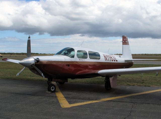 Mooney M-20 (N1163L) - Very fast piston single engine!