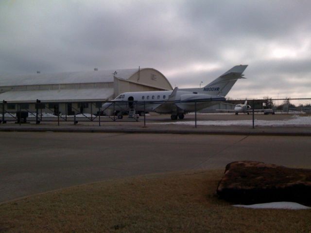 Hawker 800 (N800VR) - Getting reading to head to the Cotton Bowl