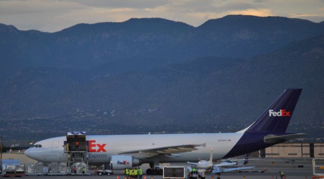 Airbus A300F4-600 (N733FD)