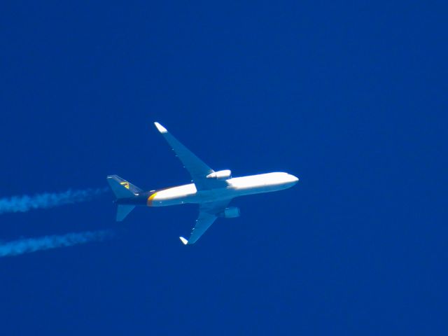 BOEING 767-300 (N305UP)