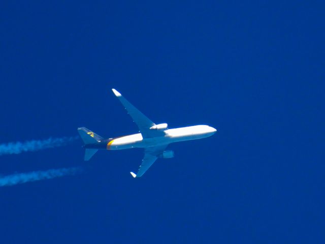 BOEING 767-300 (N305UP)