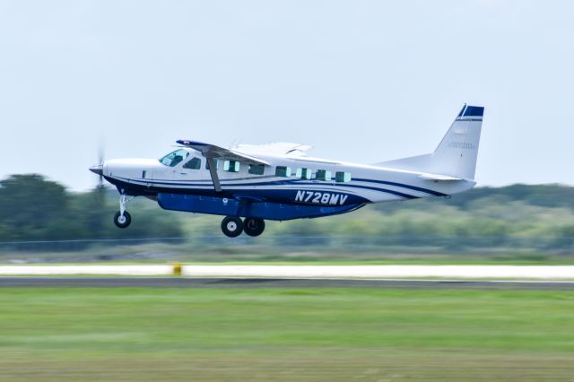 Cessna Caravan (N728MV) - Cessna 208B Caravan performing touch and goes in front of Gate 12 Bar & Grill at Easterwood Airport.br /br /Also check out my online store at https://jwhatphotography.com Custom prints are available. It will slowly be updated through time. Check out my Patreon at https://www.patreon.com/Jwhatphoto