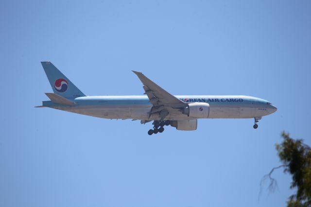 Boeing 777-200 (HL8044)