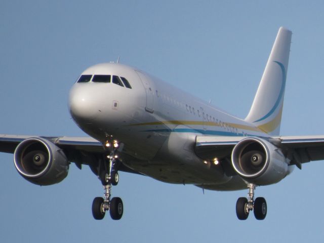 Airbus A319 (9H-AVK)