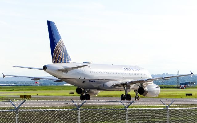 Airbus A319 (N844UA)