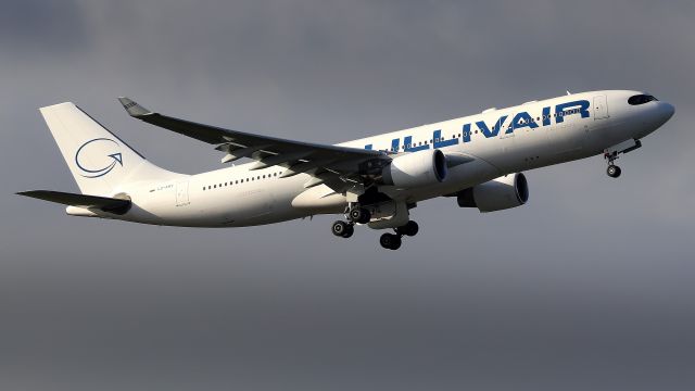 Airbus A330-200 (LZ-AWY)