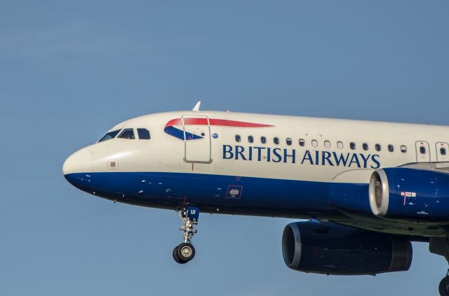 Airbus A320 (G-EUUI)