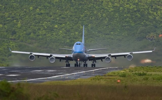 Boeing 747-400 (F-HKIS) - boeing 747-422