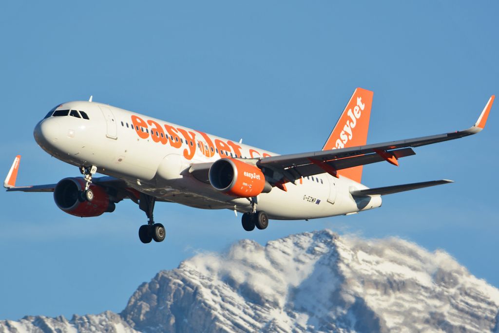 Airbus A320 (G-EZWP)