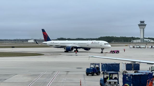 BOEING 757-300 (N584NW)