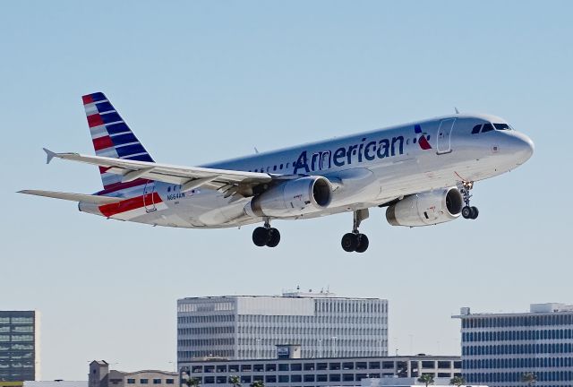 Airbus A320 (N664AW)