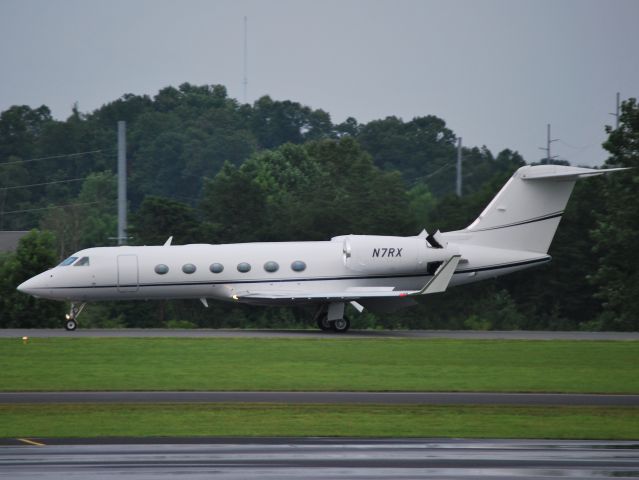 Gulfstream Aerospace Gulfstream V (N7RX) - Arriving runway 2 at KJQF - 7/17/13