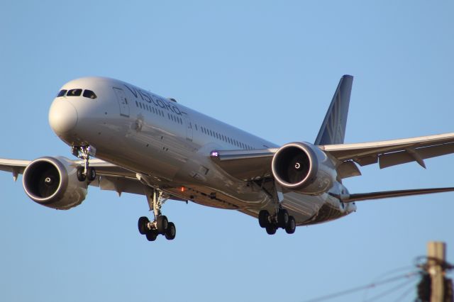 Boeing 787-9 Dreamliner (VT-TSD) - A Vistara B787-9 on final approach into LHR, landing on runway 27L.br /br /Location: Myrtle Avebr /Date: 02.08.22 (dd/mm/yy)