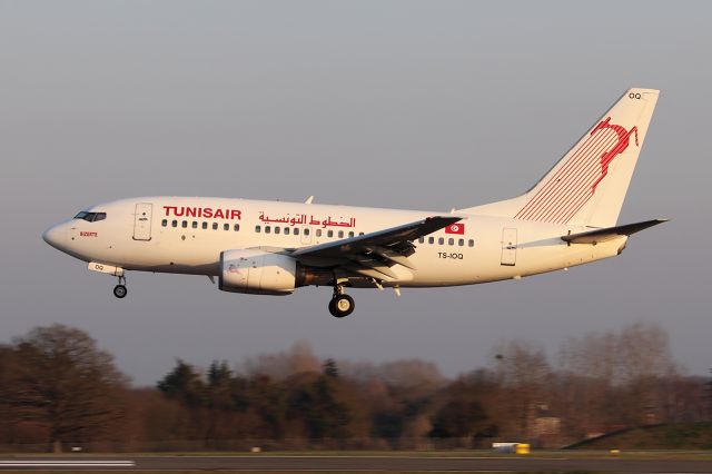 BOEING 737-600 (TS-IOQ)