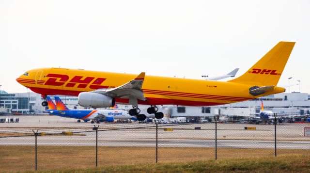 Airbus A330-200 (D-ALEJ) - runway 18 left