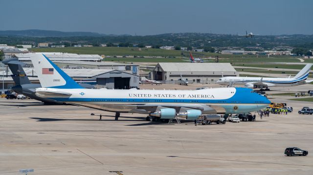 Boeing 747-200 (92-9000) - President Trumps visit to San Antonio, TXbr /4/10/19