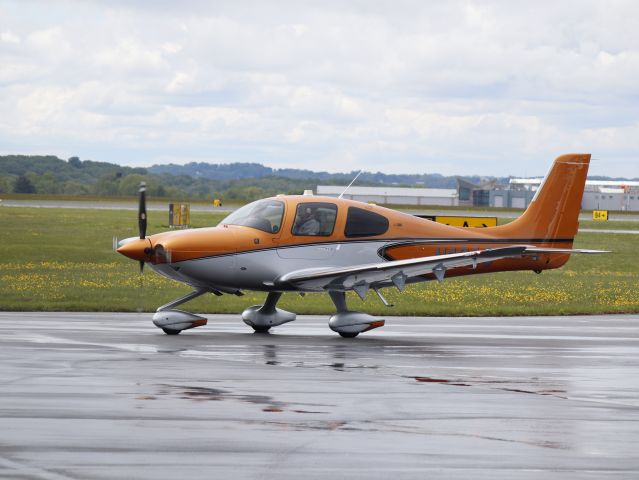 Cirrus SR-22 (N18AS)