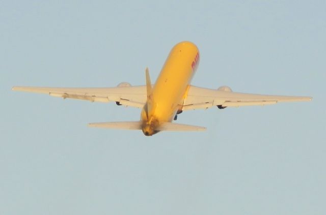 BOEING 767-300 (N372CM)