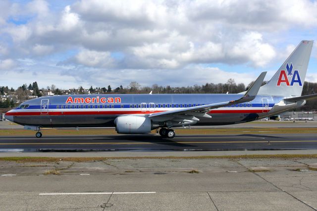 Boeing 737-800 (N980AN) - Completing its first flight at Boieng Field.