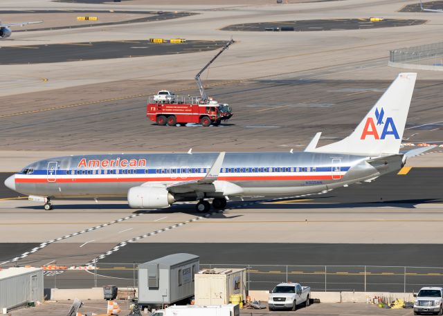 Boeing 737-800 (N905NN)