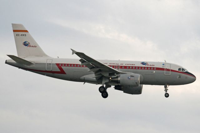 Airbus A319 (EC-KKS) - RétroJet livery