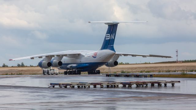 Ilyushin Il-76 (4K-AZ100)