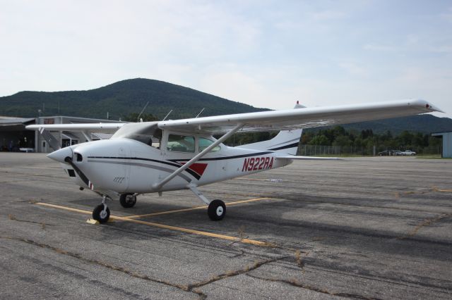 Cessna Skylane (N922RA) - N922RA 1973 CESSNA 182P SCHUBERT BROTHERS AVIATION INC CANANDAIGUA, NYbr /KDDH William H. Morse State Airport (Bennington, VT)br /Photo taken by Christopher Wright 