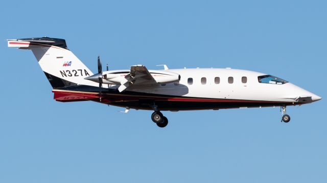 Piaggio P.180 Avanti (N327A) - Arriving runway 13R.