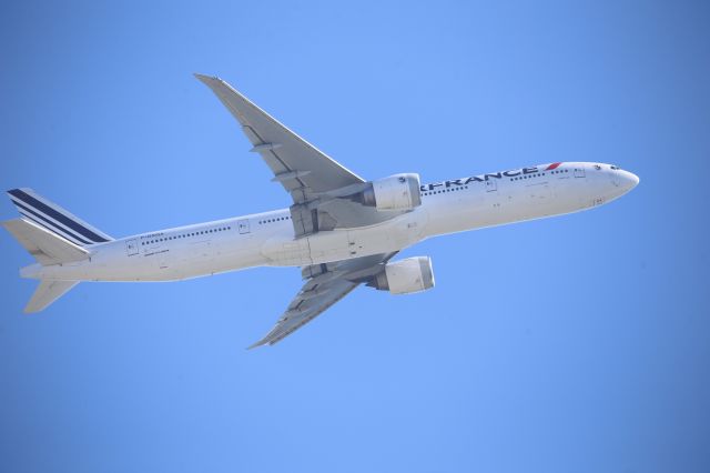 BOEING 777-300ER (F-GSQA)