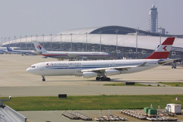 Airbus A340-300 (OE-LAH)
