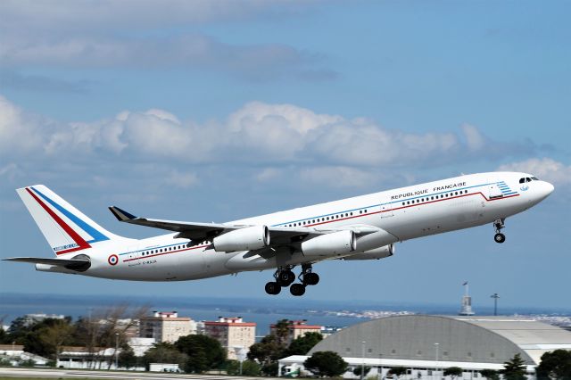 Airbus A340-200 (F-RAJA) - Aeroporto Gen. Humberto Delgado - Lisbon 