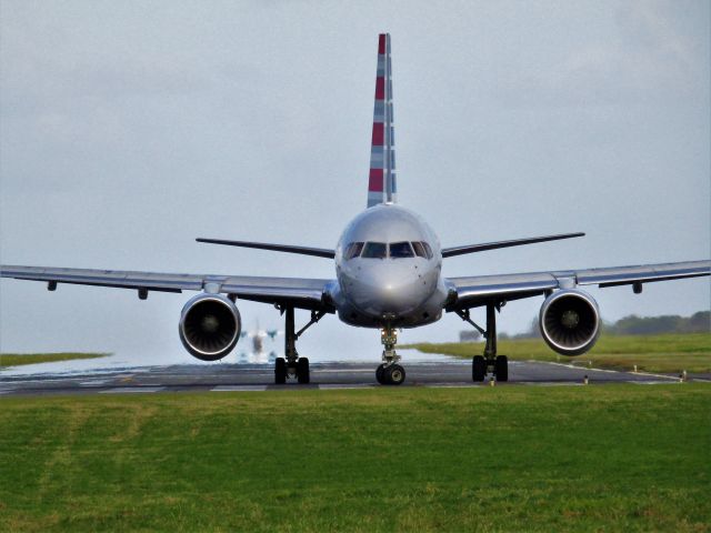 Boeing 757-200 (N198AA)