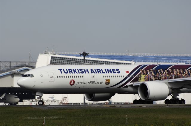 BOEING 777-300 (TC-JJI) - Departure at Narita Intl Airport Rnwy34L on 2012/10/13 Offcial Sponsor of FCB c/s