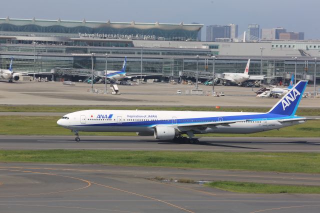 BOEING 777-300 (JA753A)