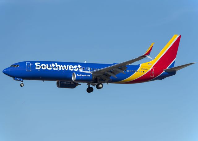 Boeing 737-800 (N855Z)