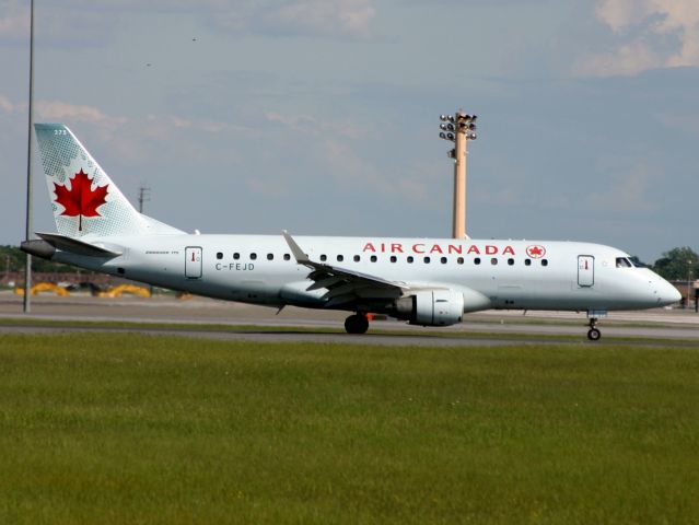 Embraer 170/175 (C-FEJD)