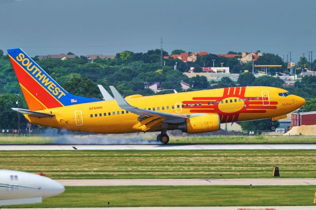 BOEING 737-300 (N781WN) - 12R arrival.