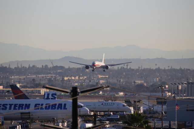 BOEING 777-200LR (B-2078)