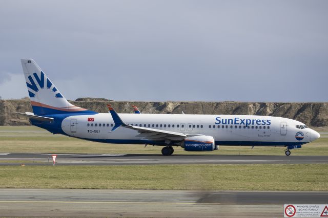 Boeing 737-700 (TC-SEI) - West of runway R22