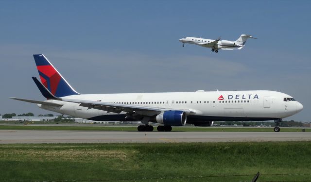 BOEING 767-300 (N184DN) - One of my favorite shots I've taken! One coming, one going!! And a DIVERSION departure!! This 767-300 was supposed to be going from JFK-ANC but diverted to BUF for an electrical issue. The plane stayed overnight and departed the next day. Such a cool sight; seeing heavies divert to smaller airports like BUF! (taxi shot)