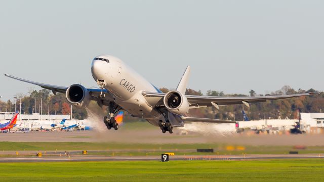 BOEING 777-200LR (N702GT)