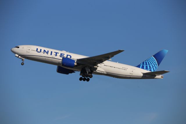 Boeing 777-200 (N772UA)